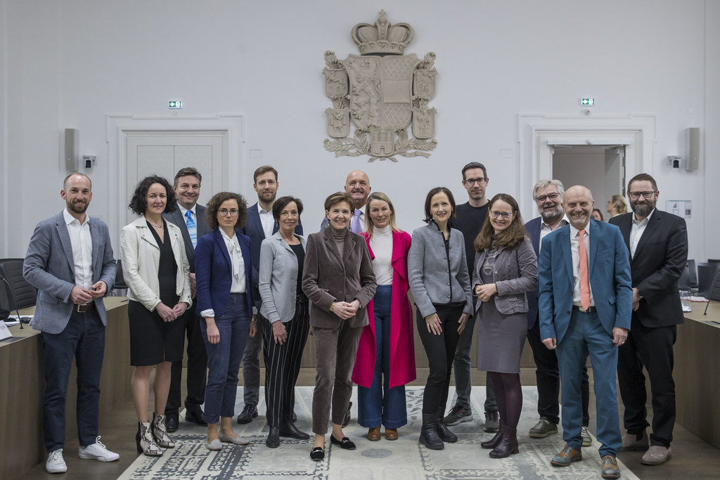 Informationen zu den Gesundheitsfolgen des Klimawandels aus Wissenschaft und Praxis erhielten heute die Abgeordneten des Salzburger Landtags bei einer Enquete. Im Bild die Klubobleute der Fraktionen, LTP Brigitta Pallauf und Zweiter LTP Andreas Teufl (Mitte) sowie die Referenten.